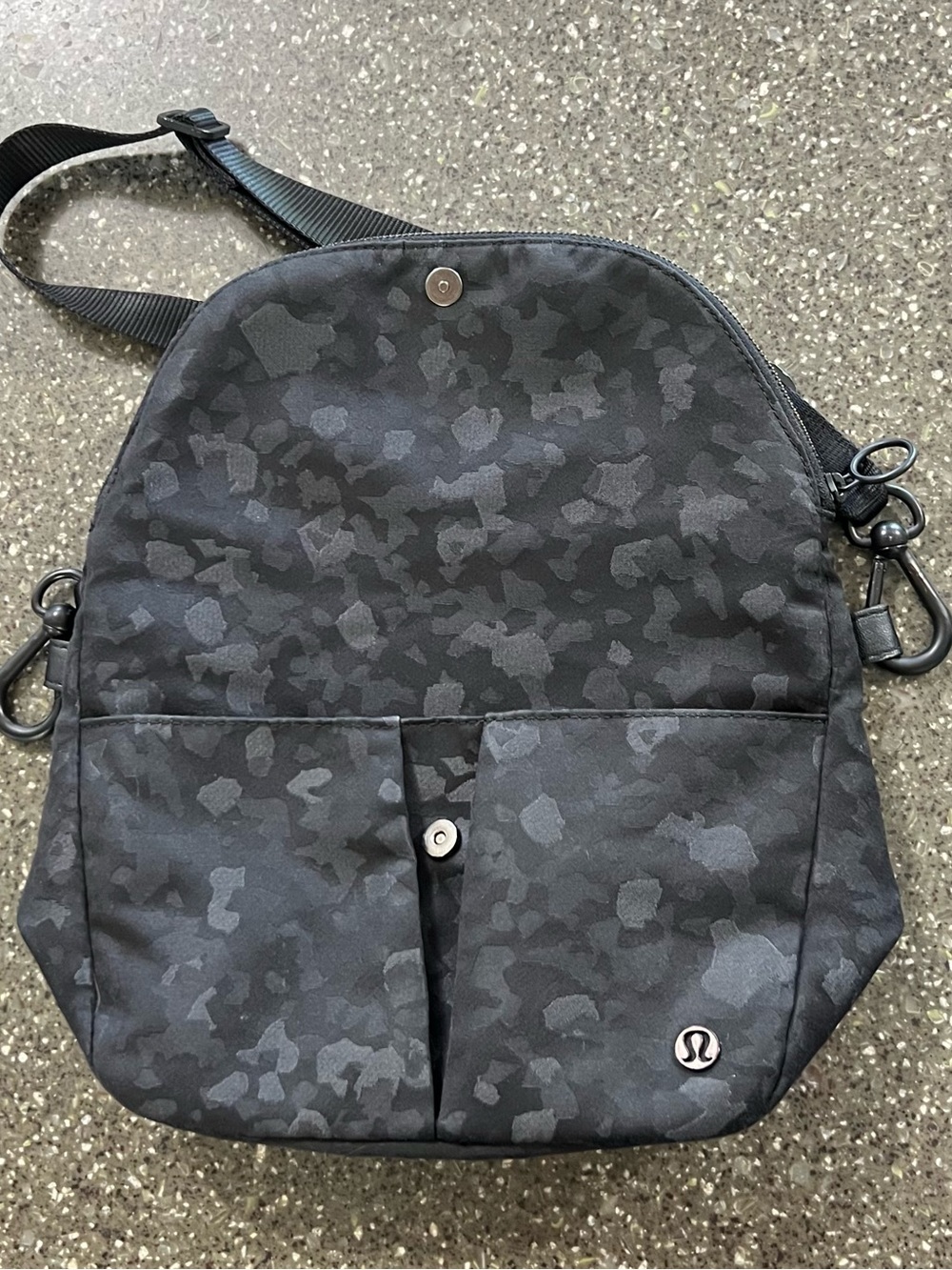 Lululemon All Night Festival Bag 5L Jacquard Camo Crossbody Purse Gym Travel - Picture 9 of 14